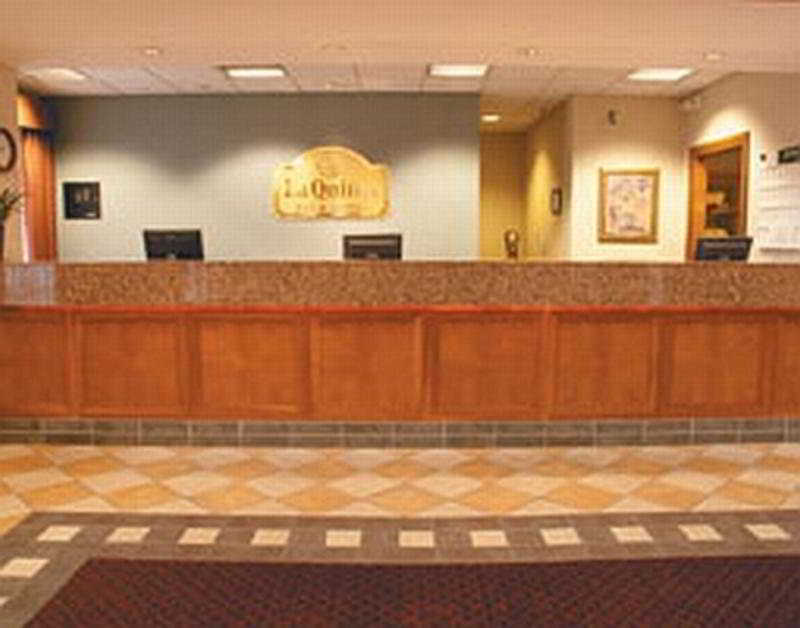 La Quinta Inn & Suites By Wyndham San Antonio Downtown Interior photo